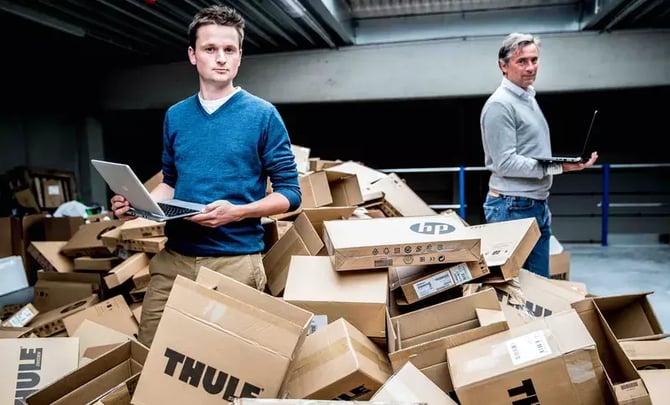 Scholen verruilen handboeken voor laptops